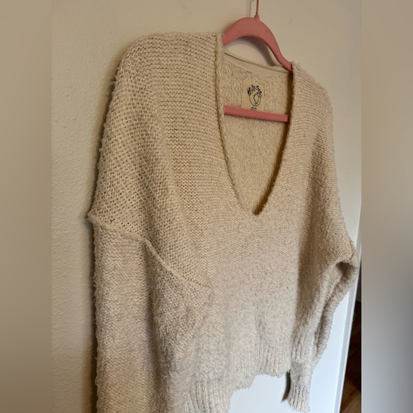 NEW We the Free People Theo V Neck Drop Shoulder Sweater Cream Fuzzy Large NWOT - Picture 6 of 10